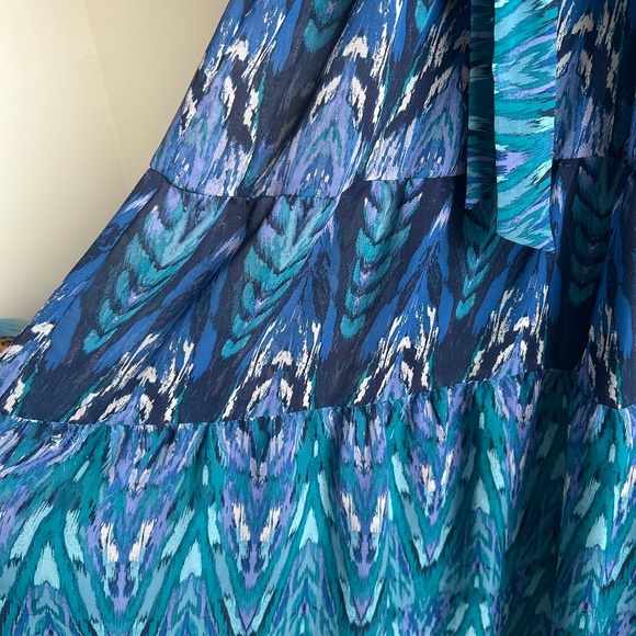 Maison Tara Blue Ruffle Printed Maxi Dress Tie Waist Size 12 3/4 Sleeve V Neck - Picture 7 of 10